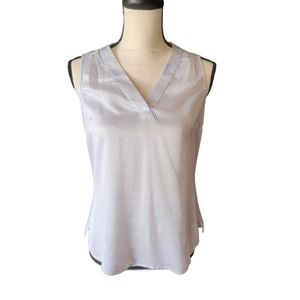 Elegant sleeveless top, white with black dots